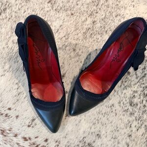 Leather Grosgrain Trim pumps